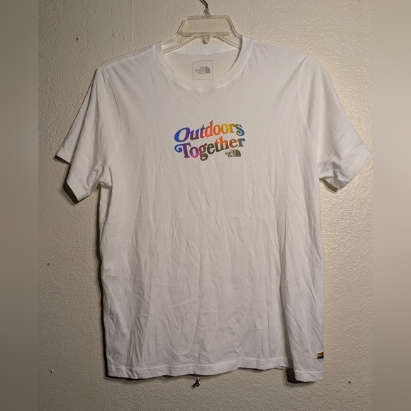 The North Face White Outdoor Graphic T-Shirt Woman's Size Large Pre-owned - Picture 1 of 7
